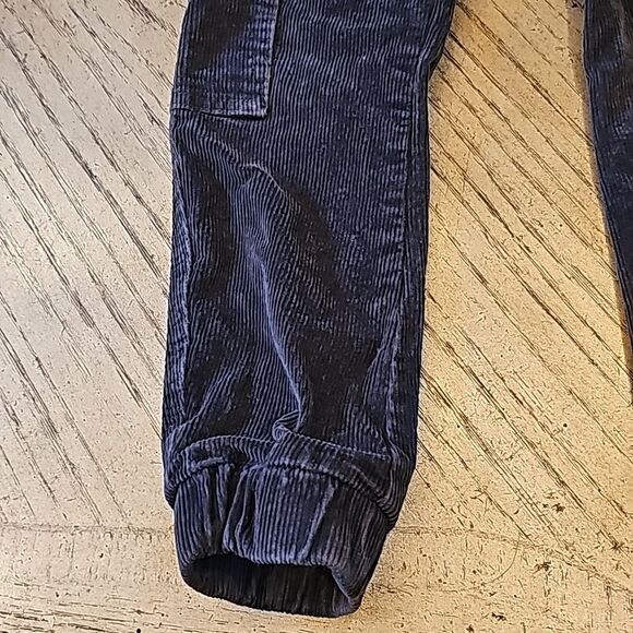 Black corduroy joggers size 6 - Picture 4 of 10